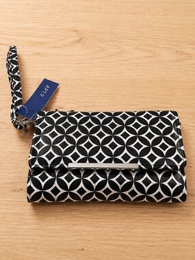 RFID Blocking Wristlet Wallet Black White Geometric Zip Clutch Travel Wallet NWT